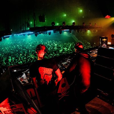 Benny L B2B TI